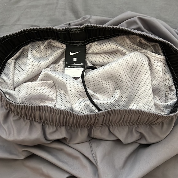 Nike Small Mesh Lined Running Shorts - Picture 3 of 3